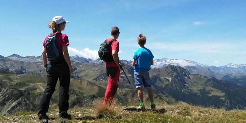 Observant el paisatge del Parc Natural de l'Alt Pirineu